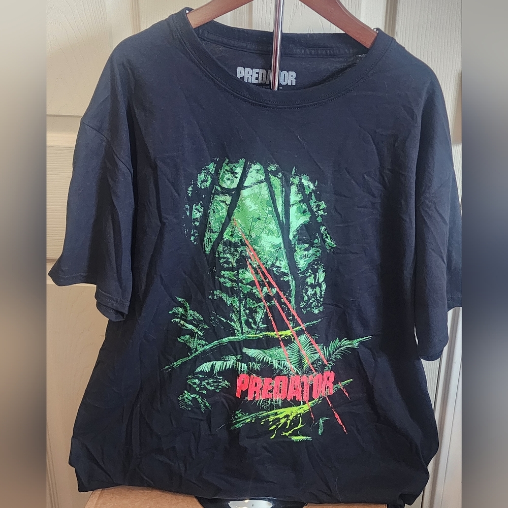 Predator black short-sleeved t-shirt, size large